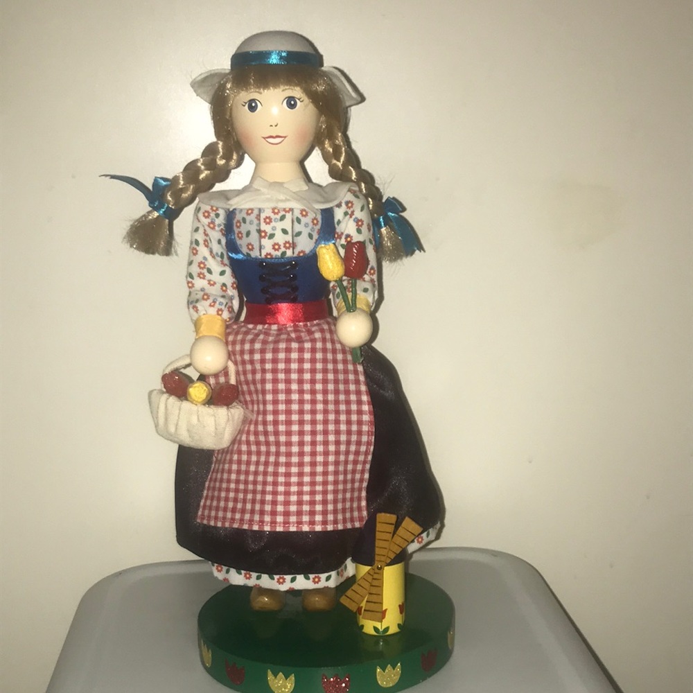 Nut cracker
